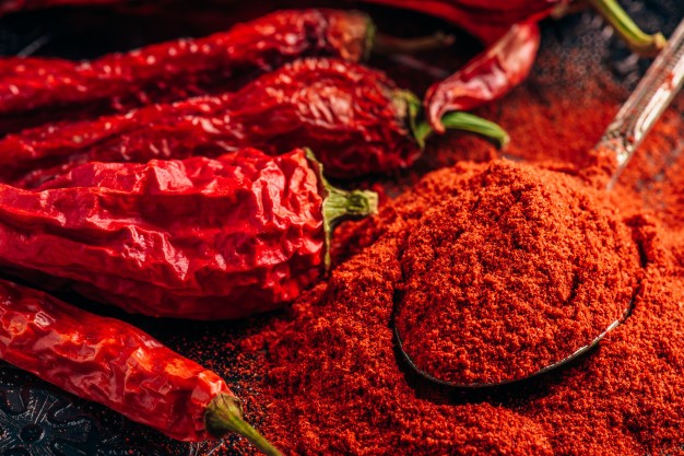Đồ ăn mặn và gia vị cay nóng gây táo bón