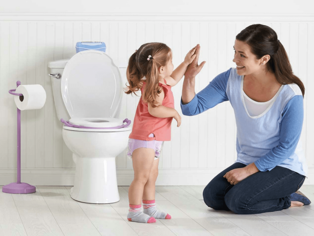 Bé bị táo bón do đâu và những điều cha mẹ cần biết