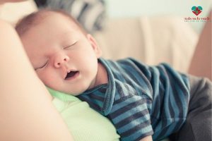 Giải pháp giúp bé bú xong ngủ ngon
