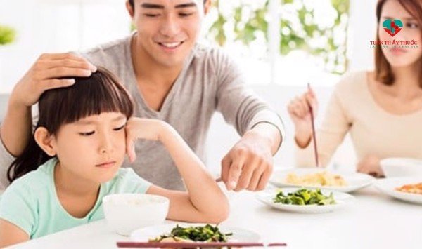 KHI TRẺ BIẾNG ĂN MẸ PHẢI LÀM SAO ĐỂ GIẢI QUYẾT ĐƯỢC VẤN ĐỀ NÀY?