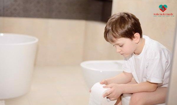 MẸ XỬ LÝ NHƯ THẾ NÀO KHI TRẺ ĐI NGOÀI NHIỀU LẦN TRONG NGÀY?
