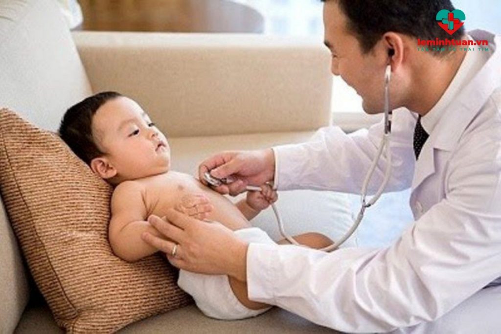 Trẻ sốt mọc răng 39 độ phải làm sao hướng giải quyết từ chuyên gia