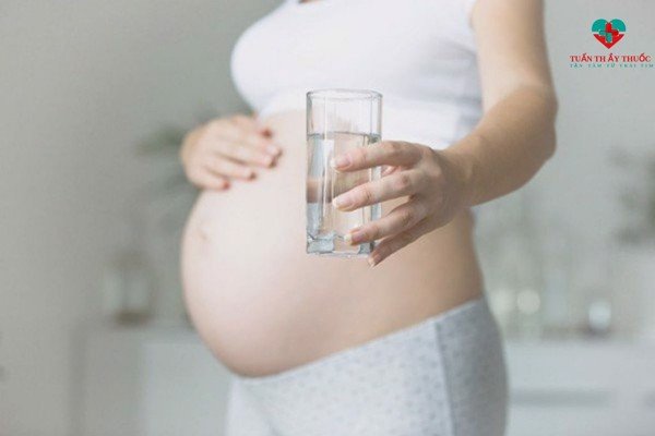 Mẹ bầu chán ăn 3 tháng đầu nguyên nhân do đâu?