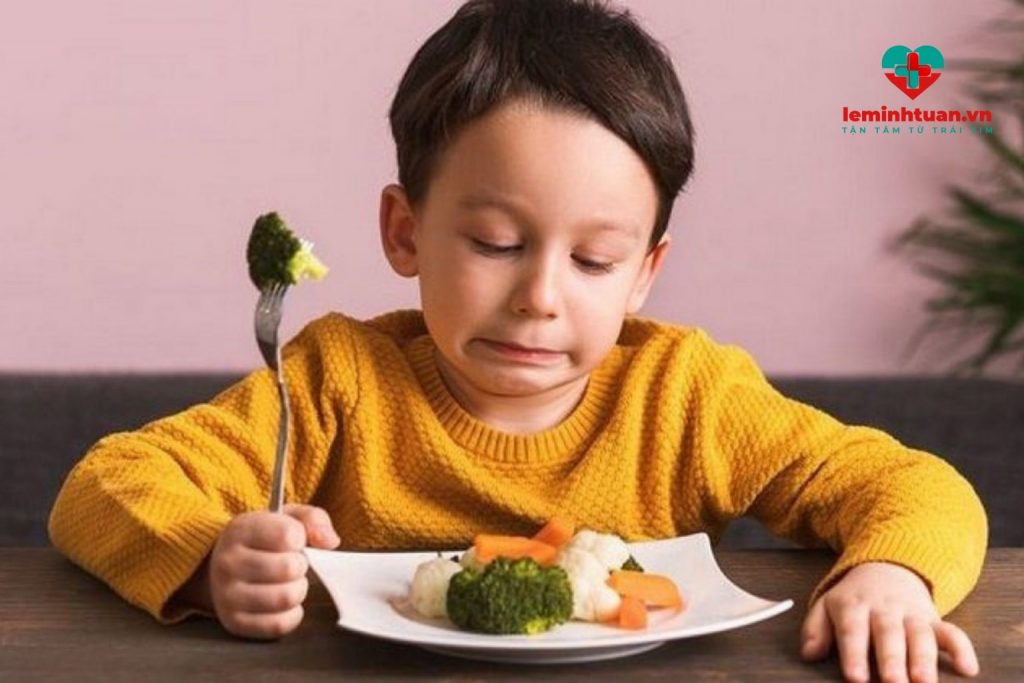 Trẻ bụng khó chịu sau khi ăn có nguy hiểm không giải pháp là gì?