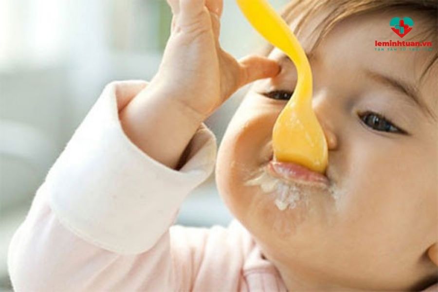 Cách trị táo bón cho trẻ 1 tuổi từ chuyên gia dinh dưỡng