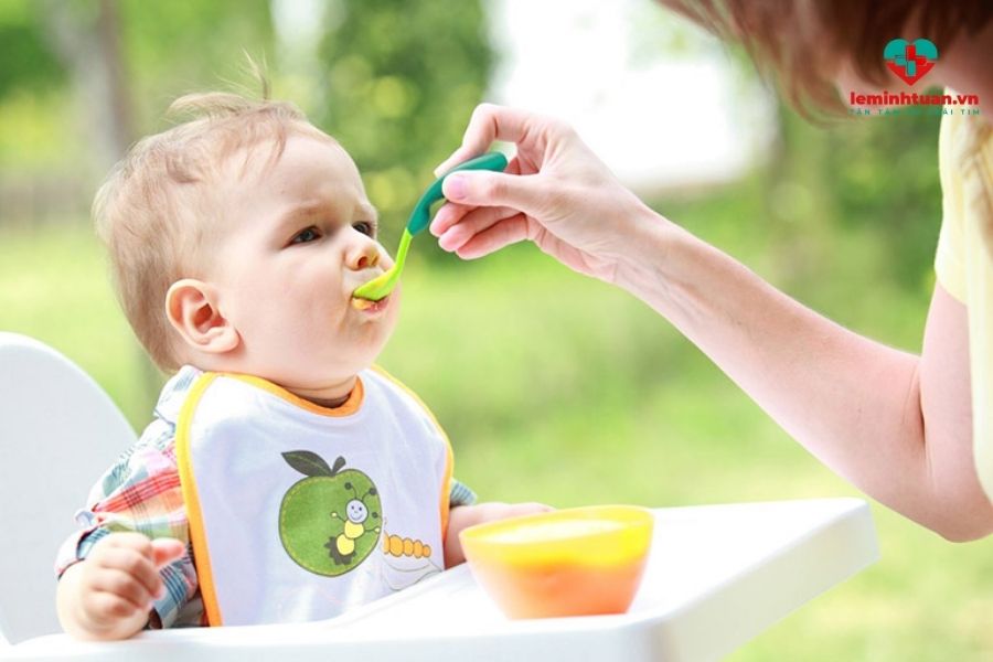 Trẻ ăn dặm bị táo bón phải làm sao?-Giải pháp cho mẹ từ chuyên gia