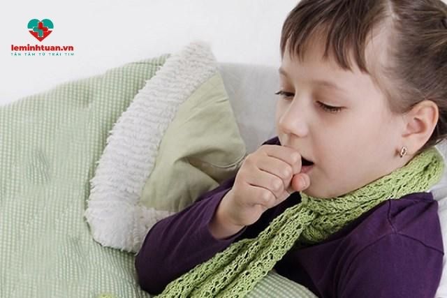 Trẻ 3 tuổi bị ho và nôn mẹ phải xử lý như thế nào?