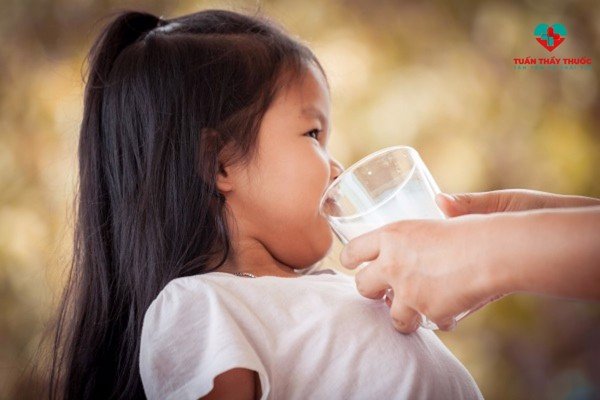 Em bé bị táo bón điều trị đơn giản bằng phương pháp này tại nhà