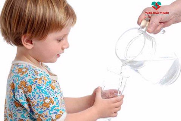 Trẻ 4 tuổi bị táo bón lâu ngày mẹ nên làm gì lời khuyên từ chuyên gia