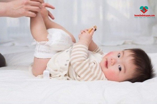 Trẻ bị đi ngoài uống thuốc gì? Giải đáp từ bác sĩ tiêu hóa