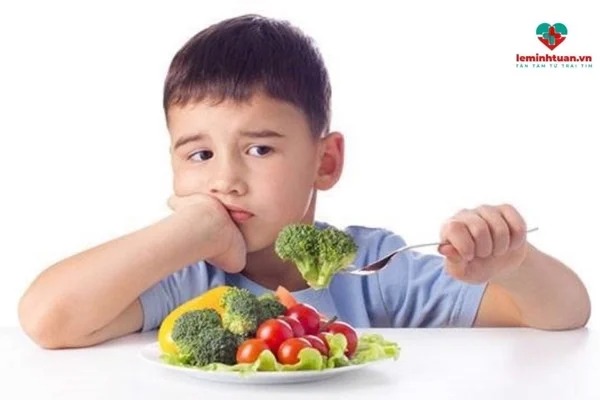 Cho trẻ uống gì để dễ đi đại tiện khi bị táo bón lời khuyên từ bác sĩ