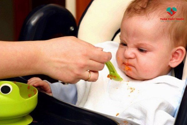 Trẻ 1 tuổi biếng ăn mối nguy hiểm đe dọa sự phát triển của bé sau này