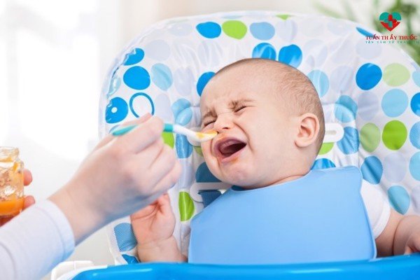 Trẻ sơ sinh đi ngoài có hạt trắng lời khuyên từ chuyên gia tiêu hóa